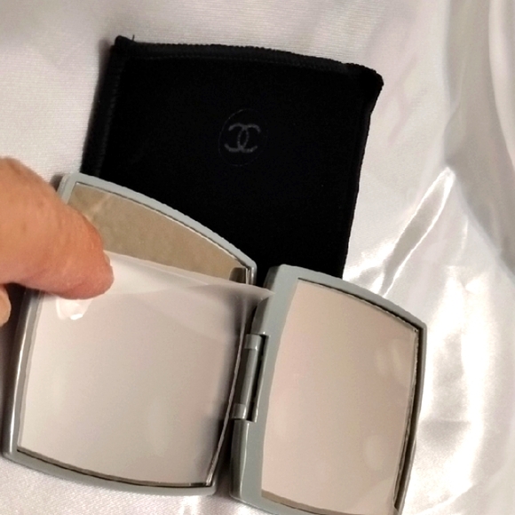 CHANEL New Authentic Dual Compact Mirror with Black Case!✨$350 Retail - Picture 2 of 6